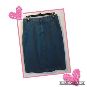 DENIM LEE CASUALS SKIRT WOMEN'S SIZE 8M.
Le